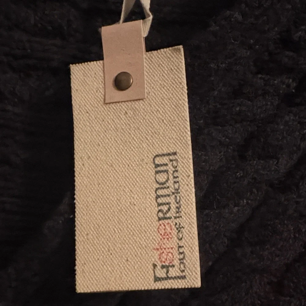 Elegant Black Cable Knit Sweater - Picture 2 of 5